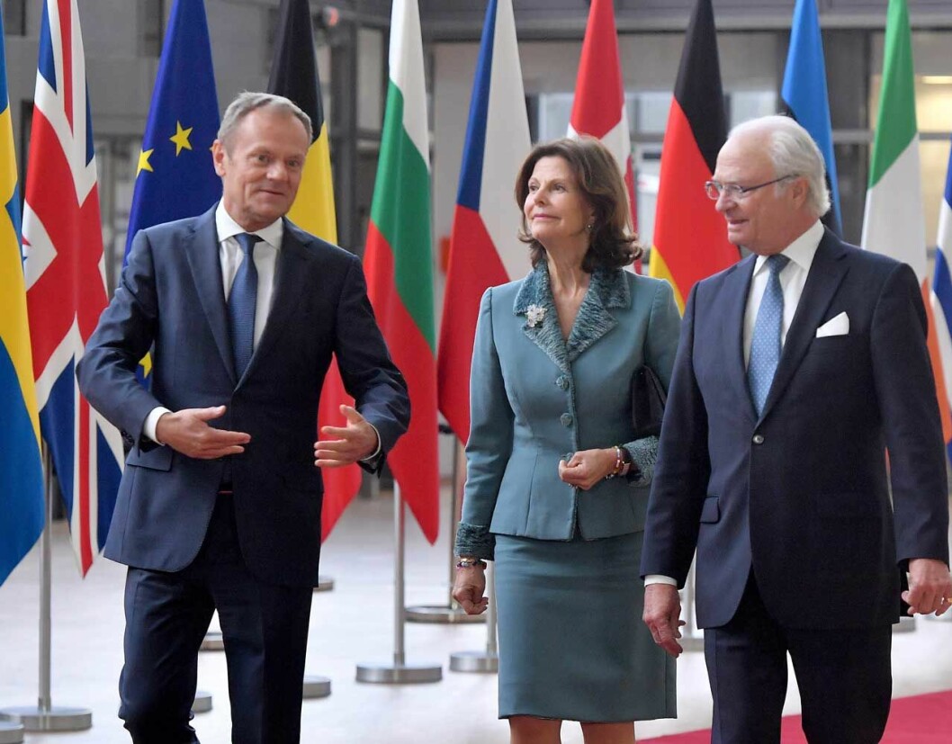 Kungaparet med Europeiska rådets ordförande Donald Tusk. Kungaparet i Bryssel med Europeiska rådets ordförande Donald Tusk.