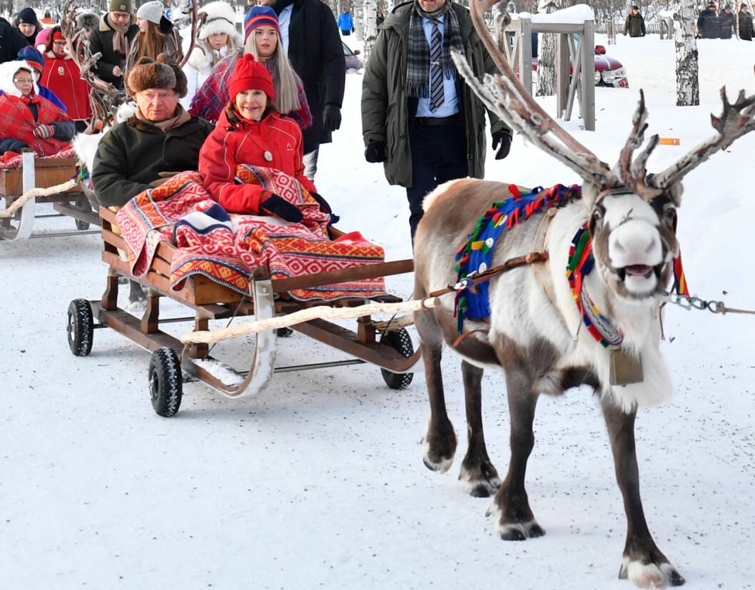 Kungaparet åker rensläde i Jokkmokk.