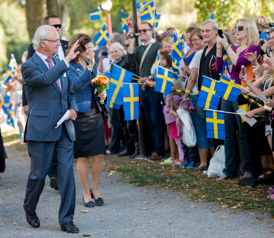 I vanliga fall brukar det se ut så här, med mycket folk och stora förväntningar. Men så kan det alltså inte bli detta coronaår. Kungaparet länsbesök Södermanland