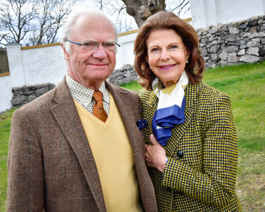 Härliga drottning Silvia hittar alltid på något speciellt när kungen fyller år. Kungen och drottningen på Stenhammar,