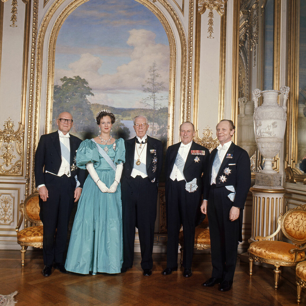 Kung Olav (fyra från vänster) tillsammans med sina nordiska statschefskollegor president Kekkonen, drottning Margrethe och Gustav VI Adolf. Samt längst till höger Islands president. Kung Olav (fyra från vänster) tillsammans med sina nordiska statschefskollegor president Kekkonen, drottning Margrethe och Gustav VI Adolf. Samt längst till höger Islands president.