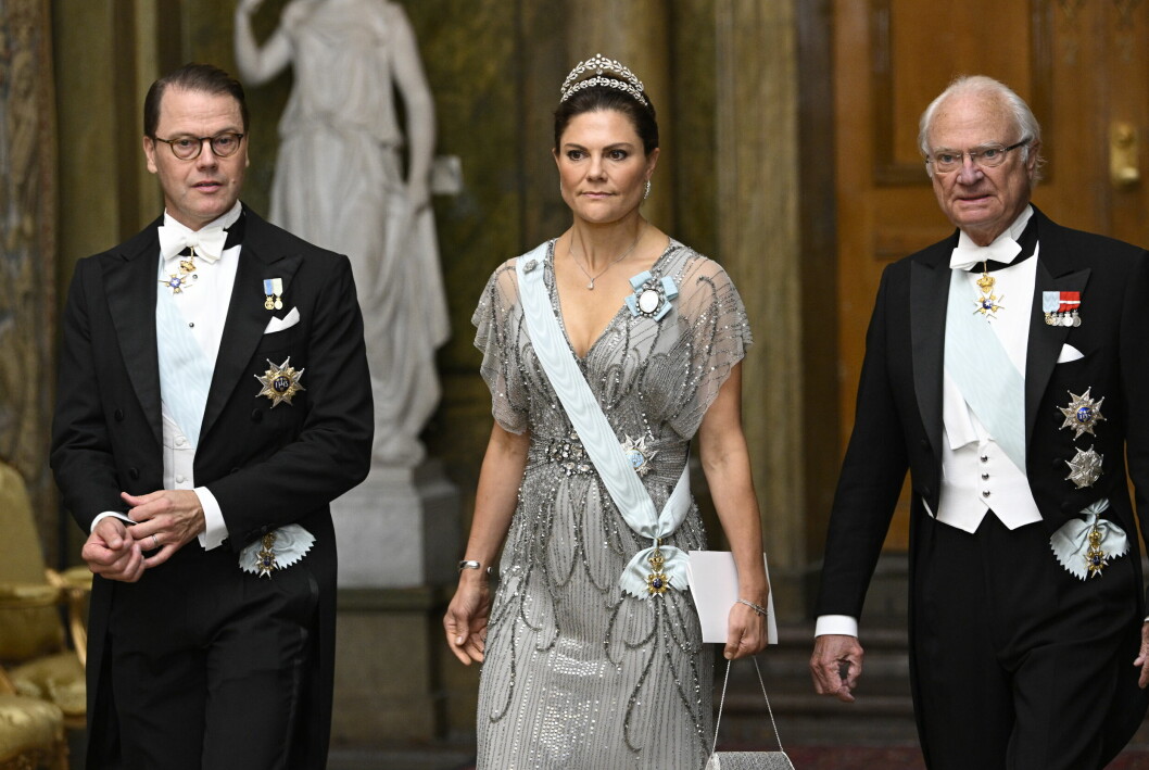 Året bjuder på en festlig krock! Prins Daniel, kronprinsessan Victoria och kung Carl Gustaf