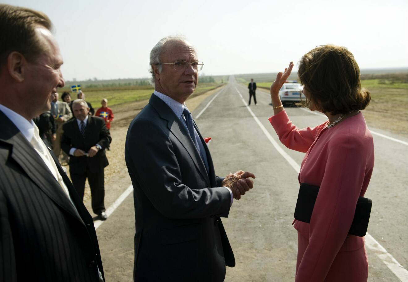 Kungen och drottningen inviger en väg i Gammalsvenskby i Ukraina 2008
