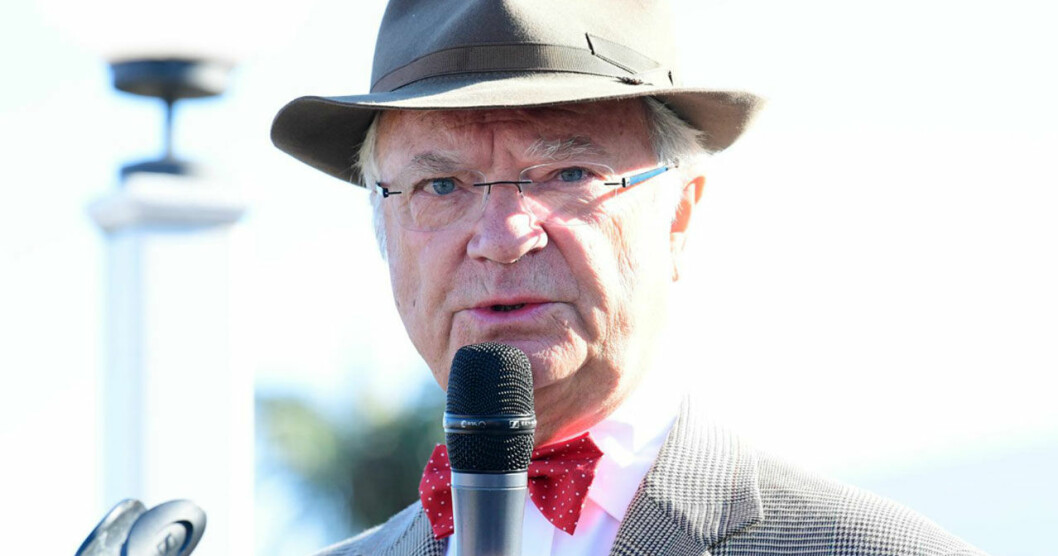 Drottning Silvia var uppklädd i tidsenlig outfit. Kung Carl Gustaf.