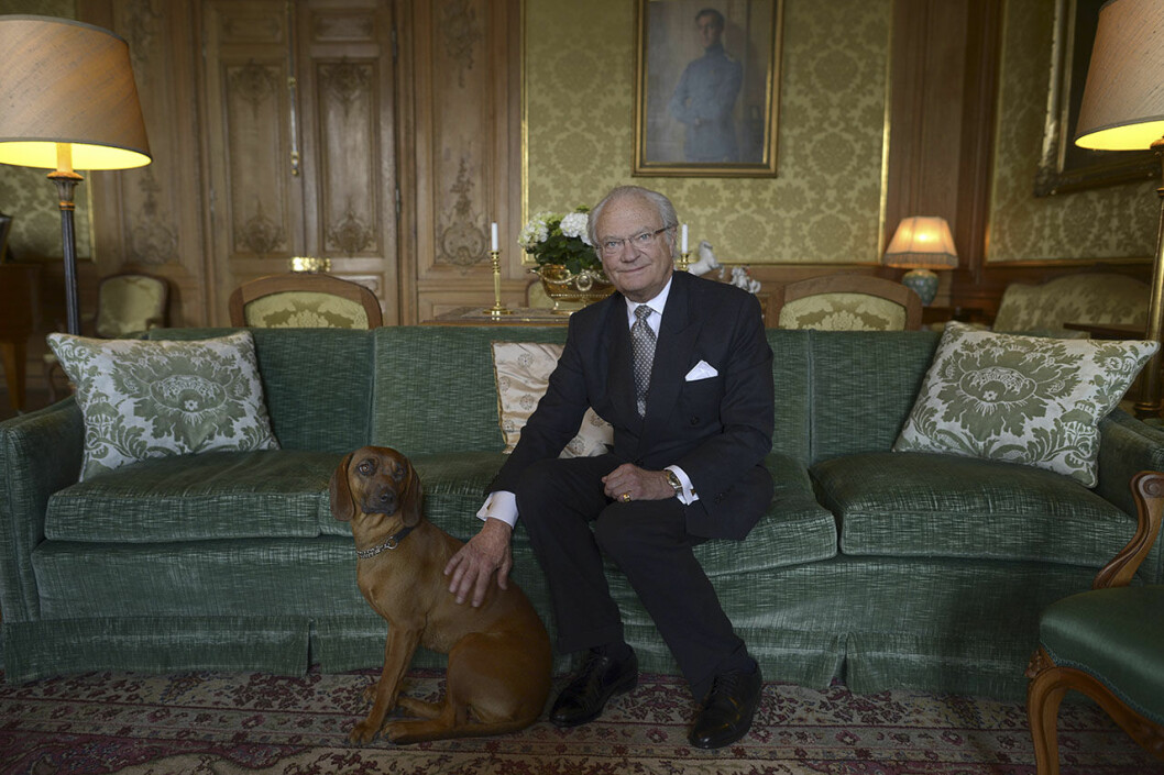 Kungen tillsammans med sin hund Brandie. Kungen och Brandie