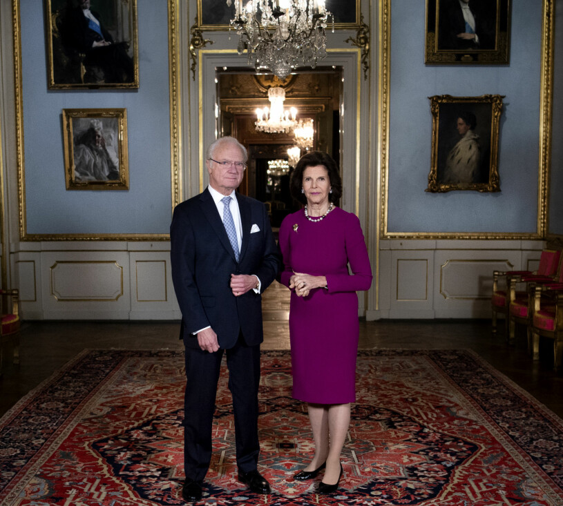 Inte vaccinerade – ännu. Här i Sverige inleddes vaccineringen den 27 december, och kungaparet väntar på sin tur, meddelar hovet. Kungen Drottning Silvia Stockholms slott Kungliga slottet 2020