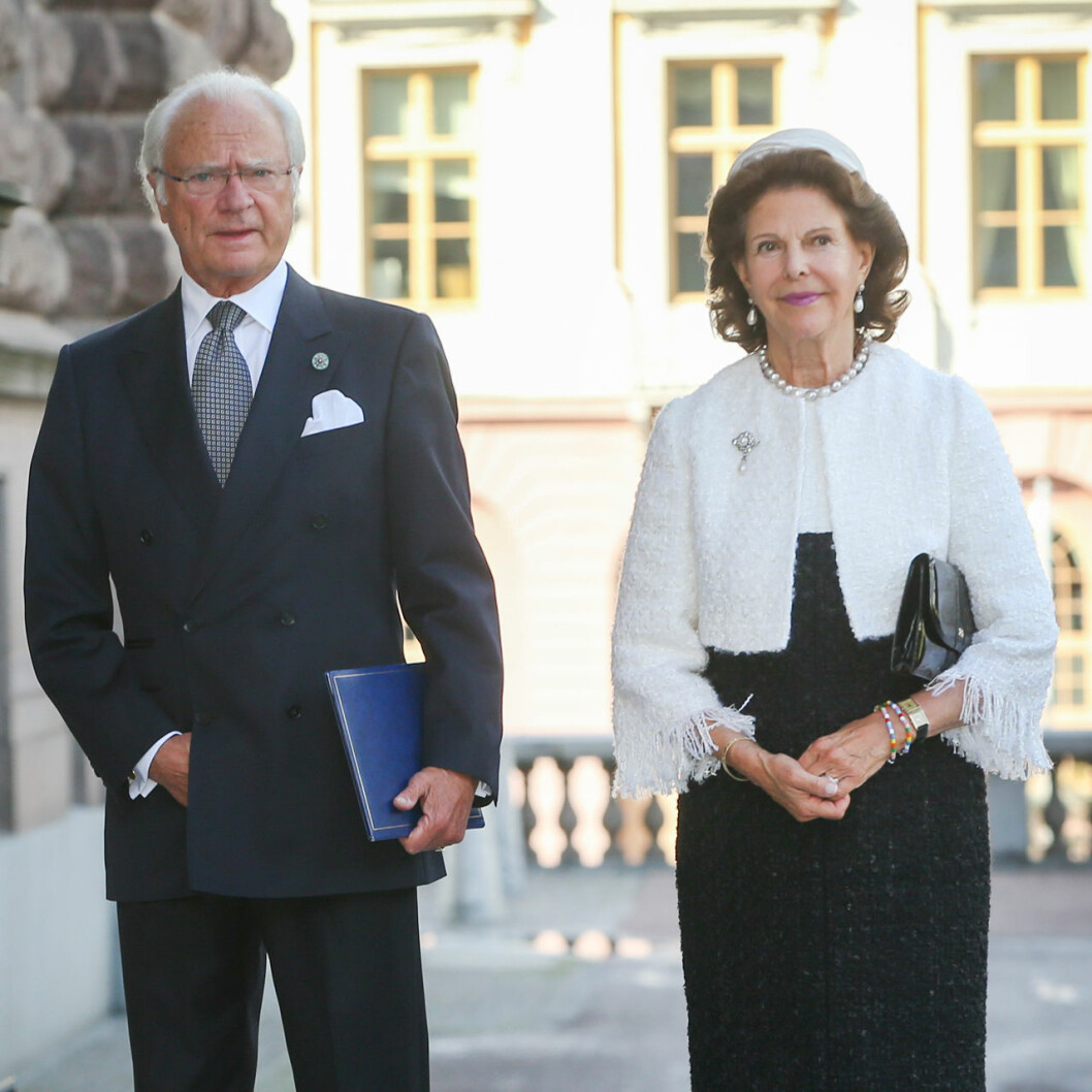 Plötsligt hände det – bara sekunderna efter att den här bilden togs! Kungen drottningen Riksmötet 2020