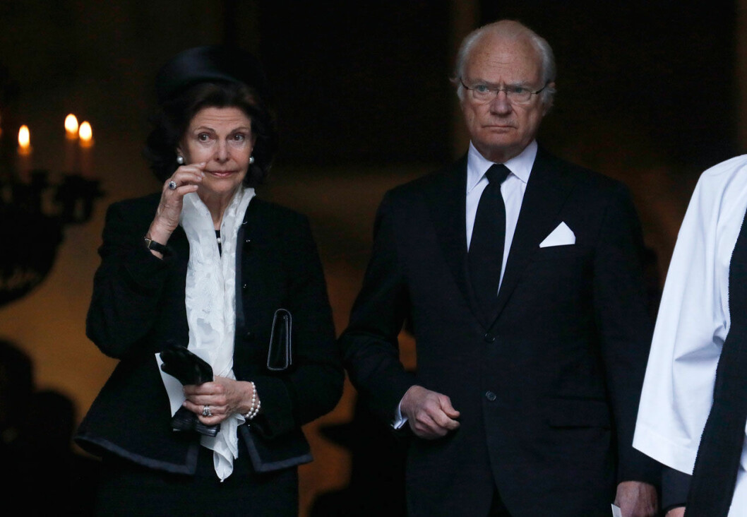 Dagmar von Arbins bortgång innebär att en viktig länk i släktledet nu är borta. Kungaparet på Dagmar von Arbins begravning i Oscarskyrkan i Stockholm.