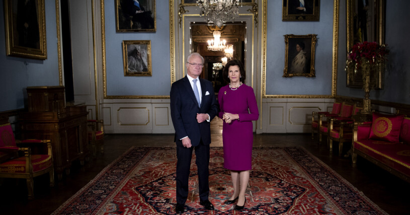 Kung Carl Gustaf och drottning Silvia fotograferade på Stockholms slott inför Nobeldagen. kungen drottning silvia