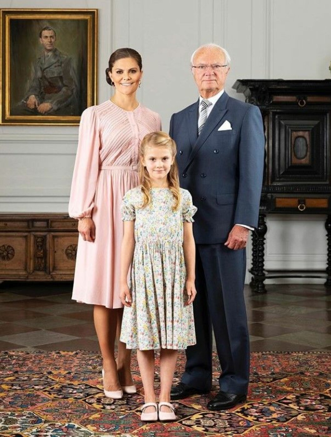 Kungahusets bild som de la ut i samband med beskedet. Kungen, Victoria, Estelle