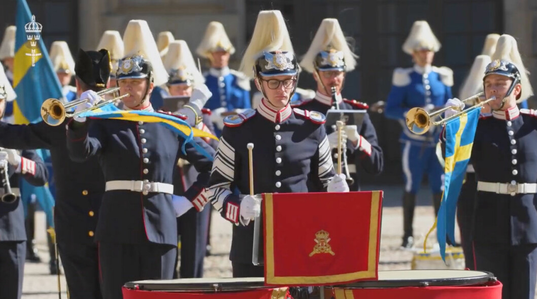 Kungens födelsedag 2020. Det blev ju festligt – trots allt! Kungen firas på sin födelsedag av Försvarsmakten 2020