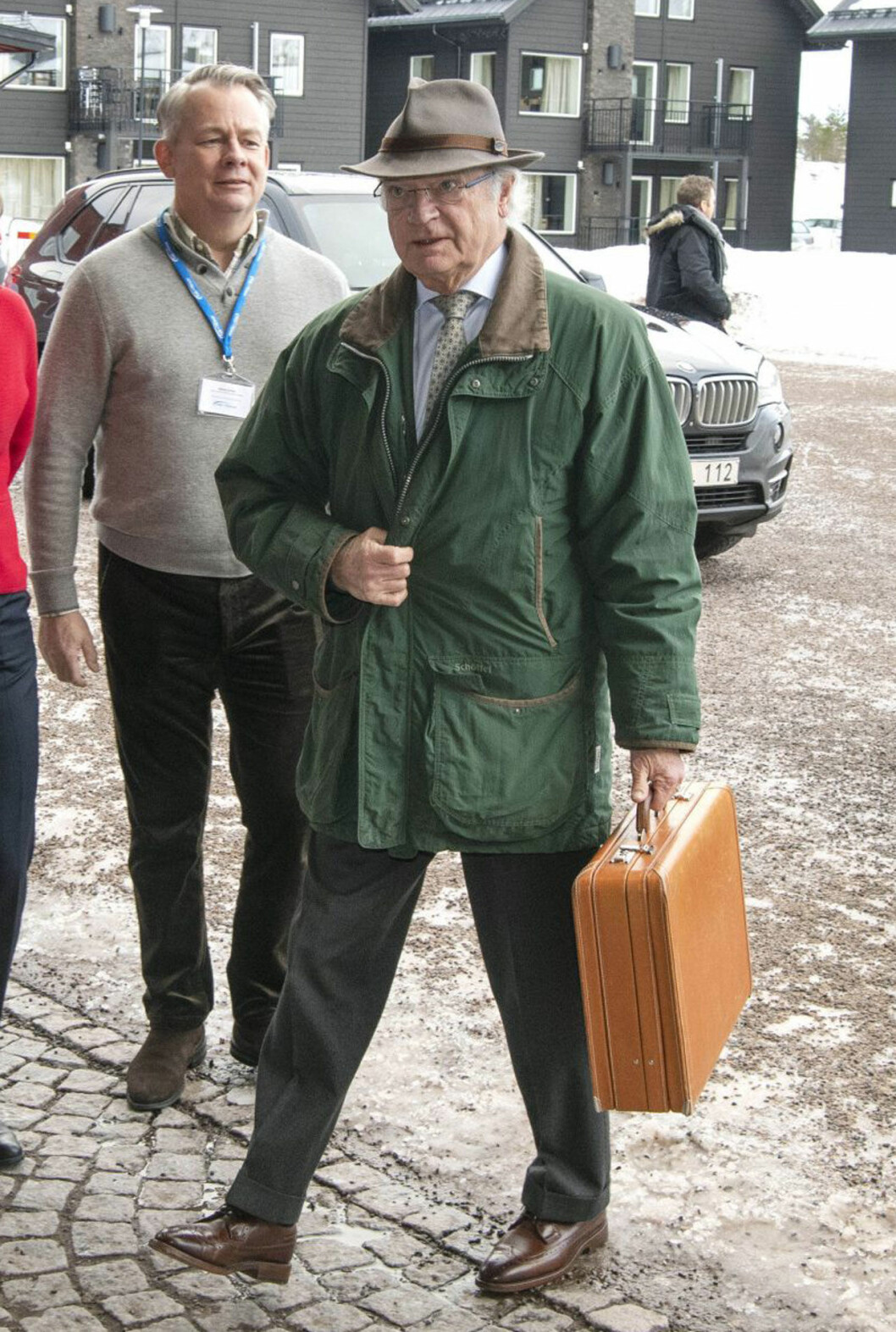Kungen anländer till Folk och försvar, som alltid med sin eleganta portfölj. Kungen anländer till Folk och försvar 2020, som alltid med sin eleganta portfölj.