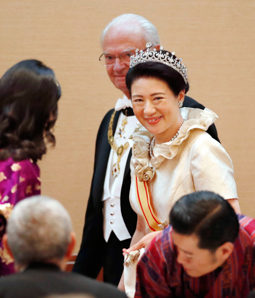 Kungen med sin bordsdam kejsarinnan Masako. Kungen fick den finaste placeringen - han hade kejsarinnan Masako till bordet.