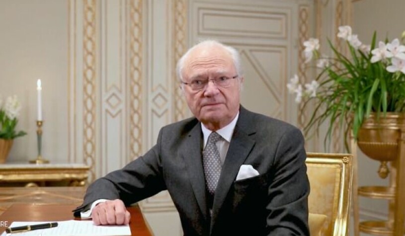 Tillsammans mot cancer sänds från Grand Hotel i Stockholm (den plats där Cancerfonden en gång grundades) men kungen var med hemifrån slottet. Kungen Kung Carl Gustaf i Tillsammans mot cancer 2021