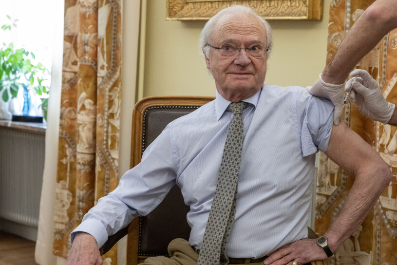 Kungen får sitt Covid-19-vaccin på slottet Stenhammar. Kungen Kung Carl Gustaf Vaccin Covid-19 Stenhammar Stenhammars slott Sörmlands vaccinationsprogram