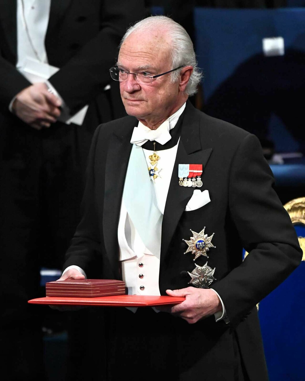 Kungen vid 2019 års Nobelprisutdelning. I år kommer den bli digital – på ett eller annat sätt. Kungen delar ut 2019 års Nobelpris