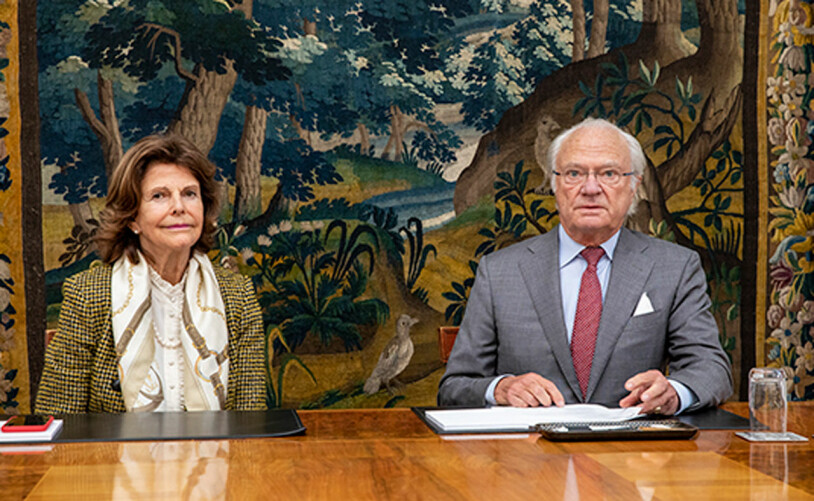 Kungaparet följer läget. Kungen och drottning Silvia