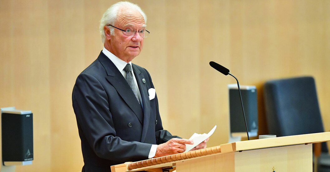 Kung Carl Gustaf talar i plenisalen i riksdagshuset under riksmötets öppnande.