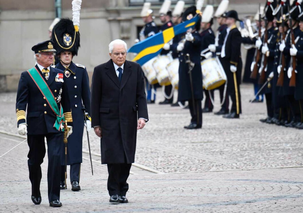 Högtidligt med kungen och president Mattarella på inre borggården idag. Högtidligt med kungen och president Mattarella på inre borggården idag.
