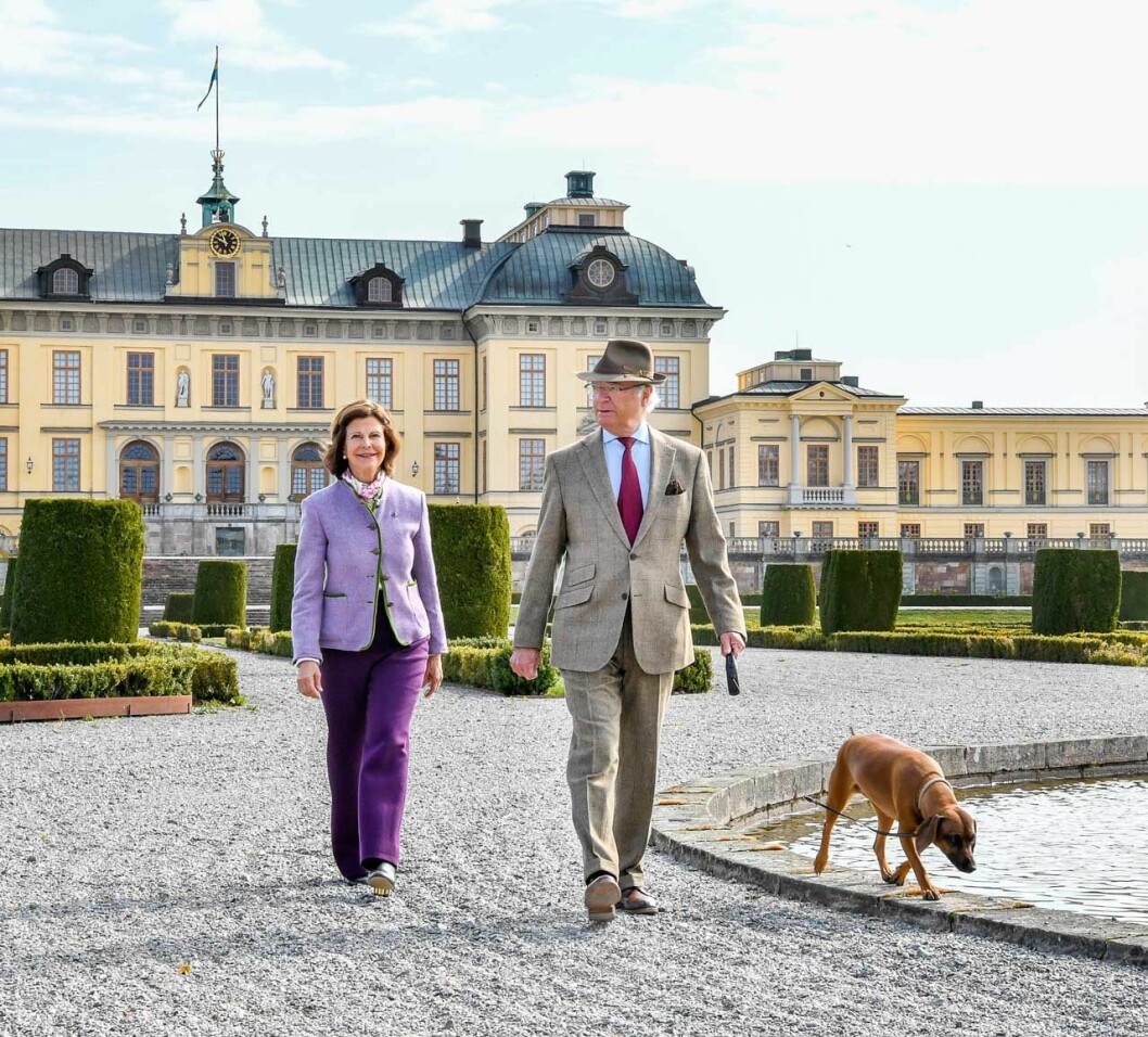 Bussiga brorsan, han ställer alltid upp när det kniper. Men med 192 rum så fanns det ju gott om plats för prinsessan Margaretha. Silvia och kungen 2019