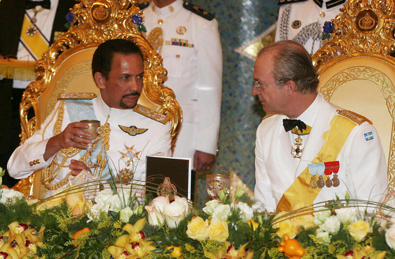 En bild från kungens och drottningens omtalade besök i Brunei, 2004.