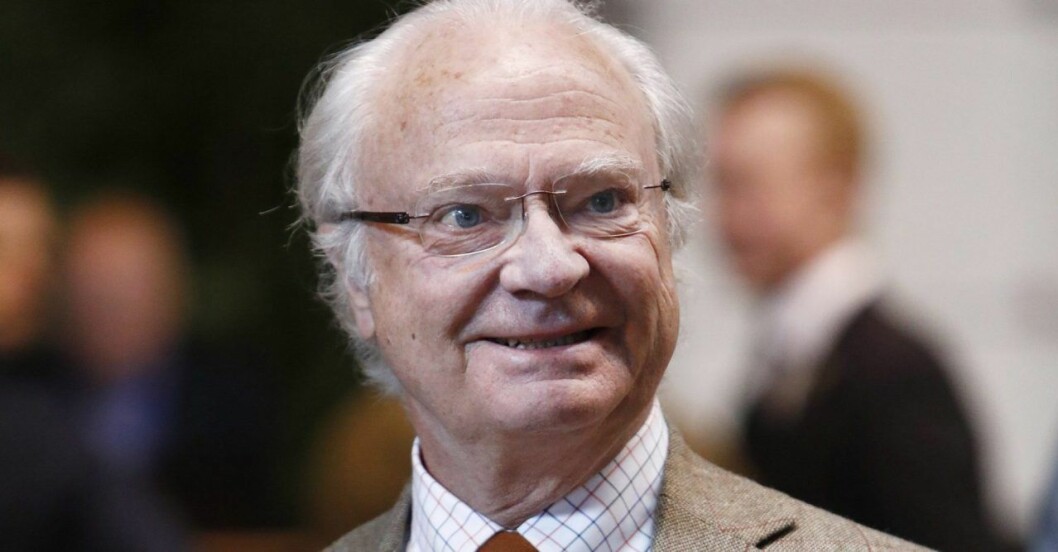 Kungen kallar sig morfar i dubbel bemärkelse! Kungen är glad över nyfödda elefantungen på Kolmården.