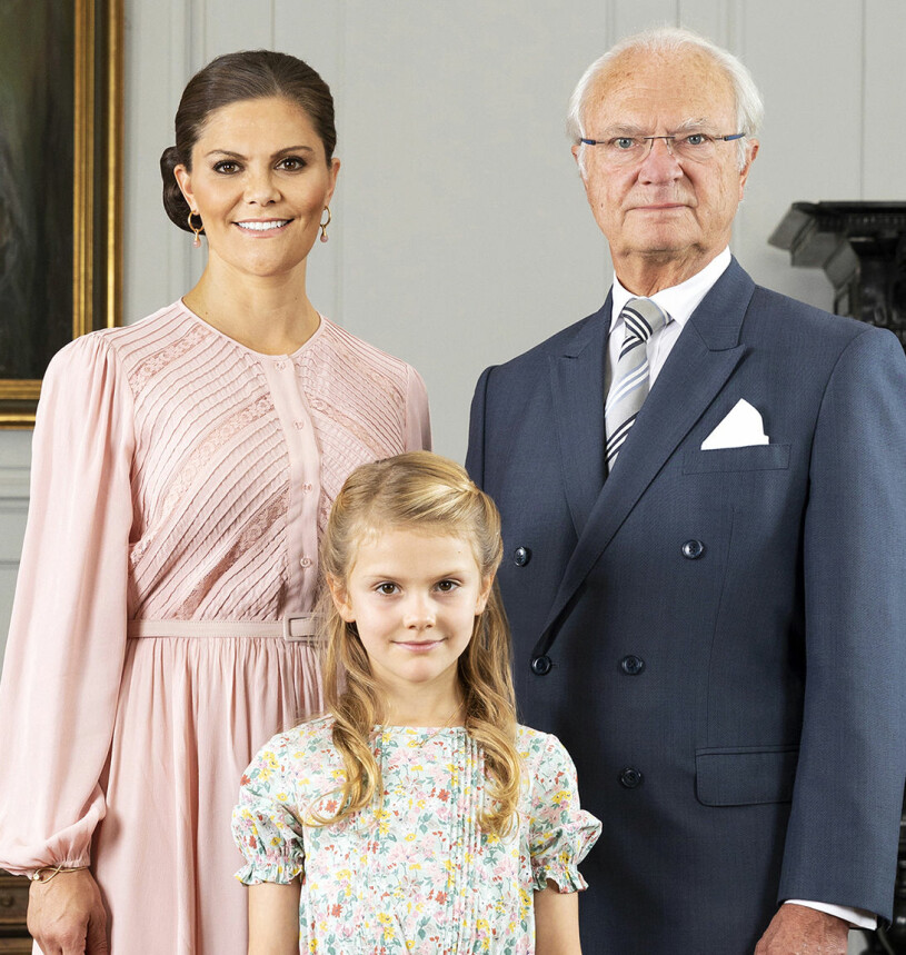 Kungen med monarkins framtid: dottern Victoria och barnbarnet Estelle.