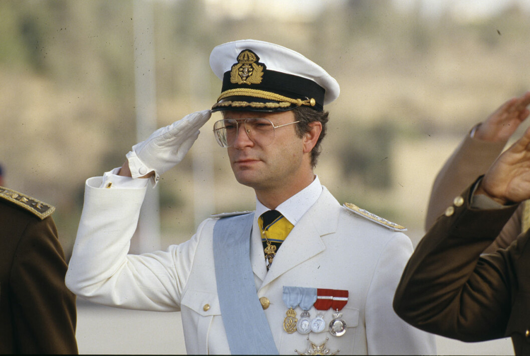 År 1986 såg glasögonen ut så här – i pilotstil! kung carl gustaf 1986