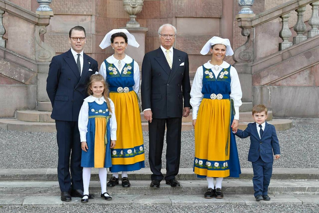 Kungafamiljen vid årets nationaldag. kungafamiljen