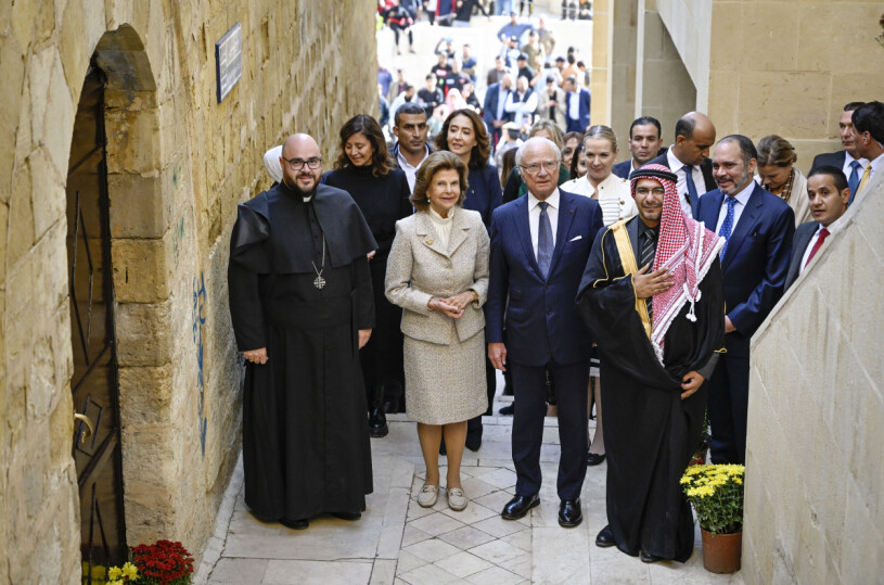 Dagens huvudpersoner – kungen och drottningen! Kungen och drottningen under sitt statsbesök i Jordanien, här på en marknad,