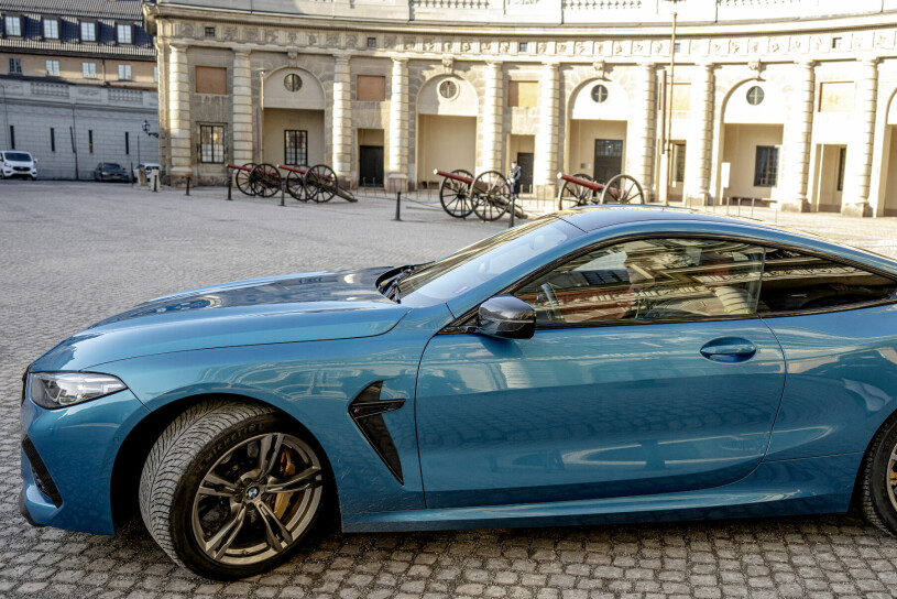 Kungens blåa BMW M8 Competition Coupé