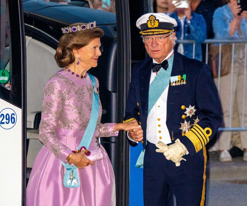 Och Silvia kastar en kärleksfull blick på sin man...