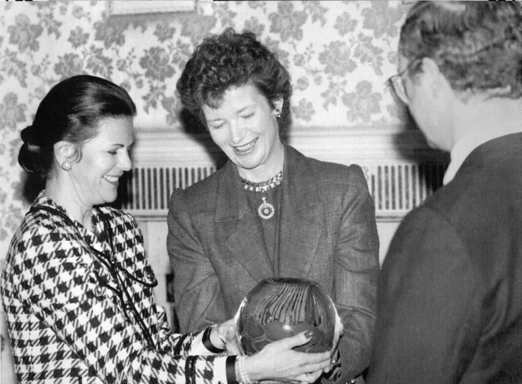 Bilden är från kungaparets senaste statsbesök på Irland. På bilden syns även Irlands dåvarande president Mary Robinson. 