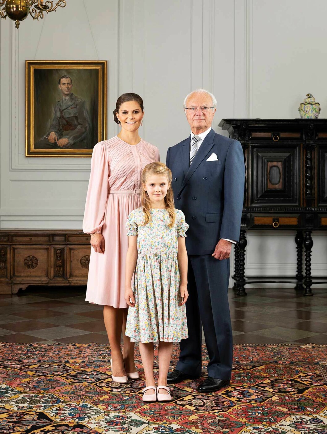 Trion som ska ta kungahuset in i framtiden: Kungen, tronföljaren Victoria och tronarvingen Estelle. Kungen, tronföljaren Victoria och tronarvingen Estelle.
