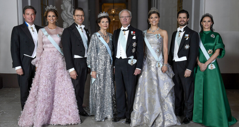 71 procent röstar för monarkin.