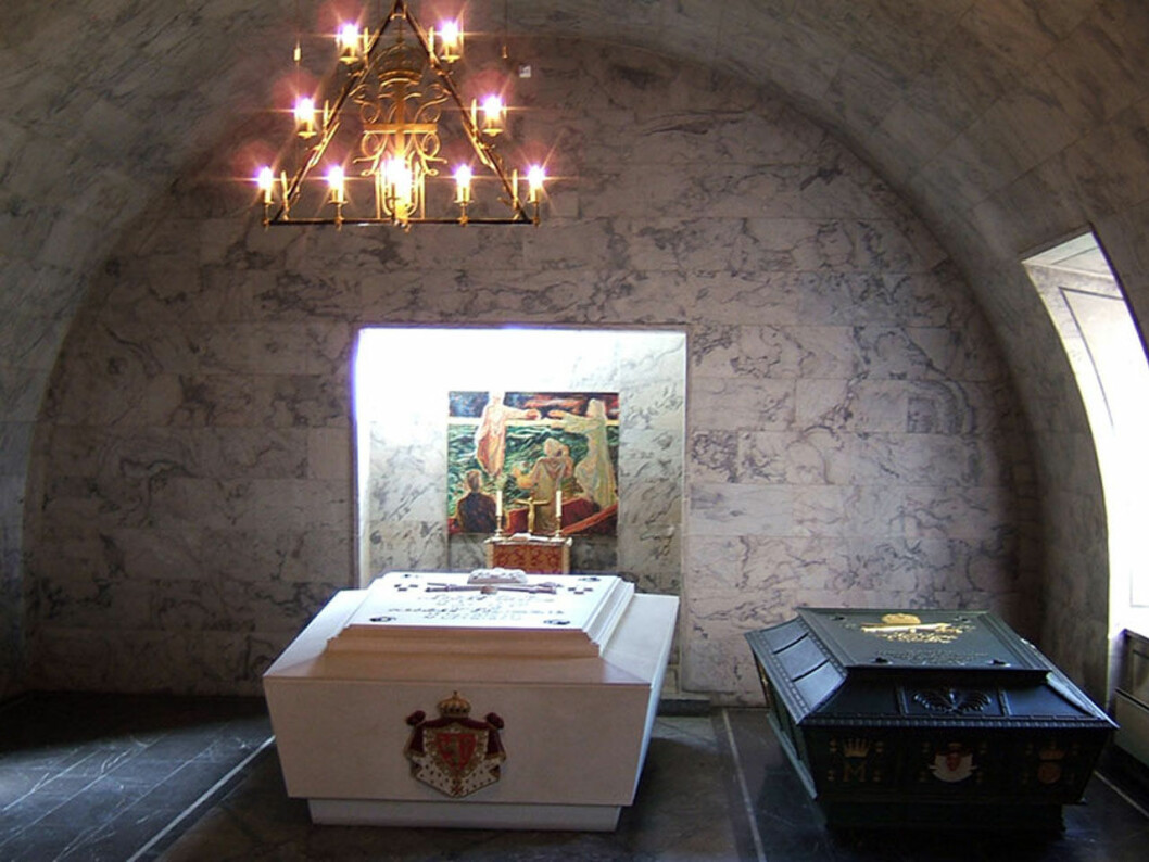 Norska kungafamiljens gravplats på Akershus fästning i Oslo. Norska kungafamiljens gravplats på Akershus fästning i Oslo.