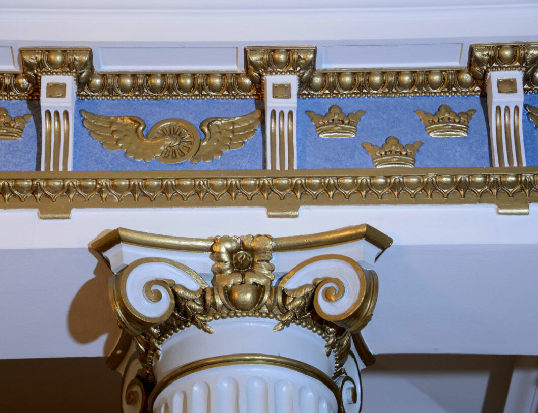 Detalj från den vackert utsmyckade salen.