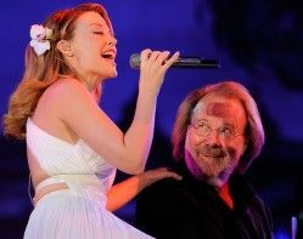 Kylie Minouge sjöng "When all is said and done" och Benny Andersson spelade piano.