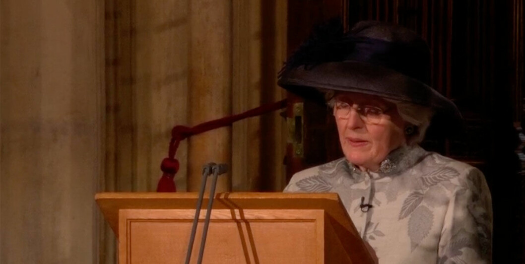 Diana syster, Lady Jane Fellowes, talade under ceremonin. Diana syster, Lady Jane Fellowes, talade under ceremonin