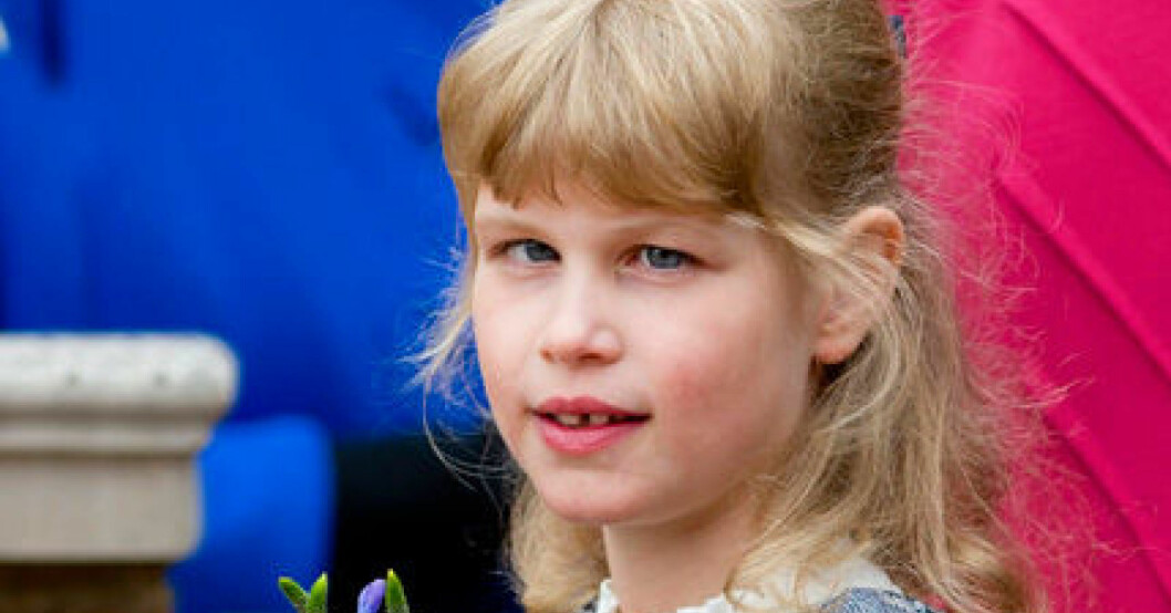 Så här såg Lady Louise Windsor ut före sin operation. Lady Louise Windsor