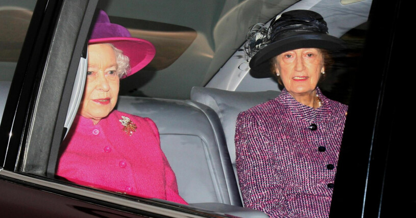 Elizabeths vän fick avsluta sin tjänst vid Buckingham Palace dagen efter rasistiska kommentarer.