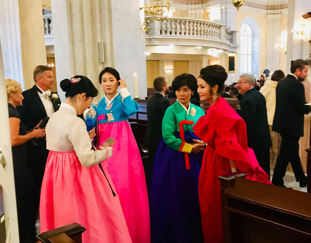 Noppe Lewenhaupts änka Lee på sonens bröllop, med sin familj från Korea.