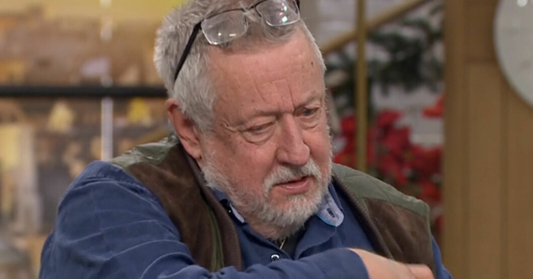 Leif blev förvånad när telefon plöstligt började ringa i bröstfickan. Leif GW Persson