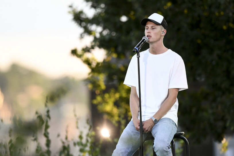 Victor Leksell på Allsång-scenen 2020. Kanske Estelles favorit?