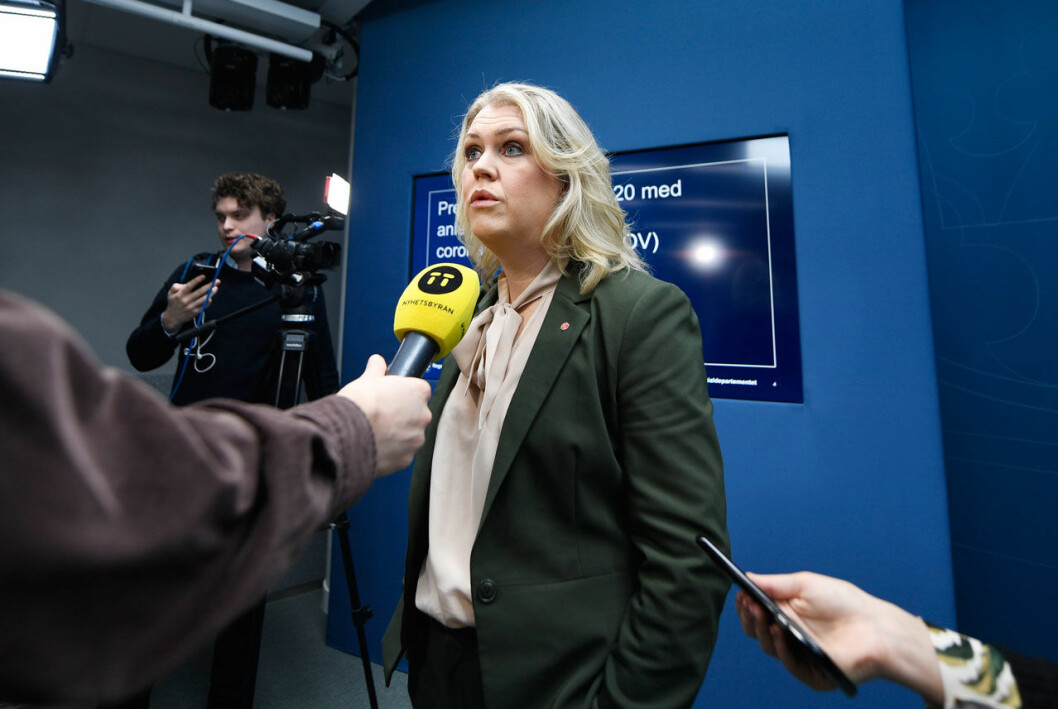 – Regeringen följer utvecklingen noga, sa socialminister Lena Hallengren när hon i dag på förmiddagen höll pressträff tillsammans med Folkhälsomyndigheten och Socialstyrelsen. Socialminister Lena Hallengren vid en pressträff om Coronaviruset.