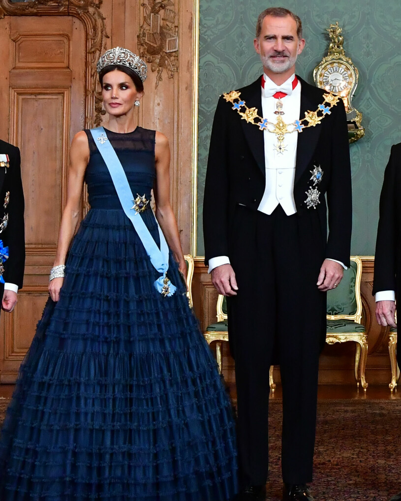 Drottning Letizia i en riktig powertiara, matchad med midnattsblå tyll. Kung Felipe Drottning Letizia Statsbesök Galamiddag