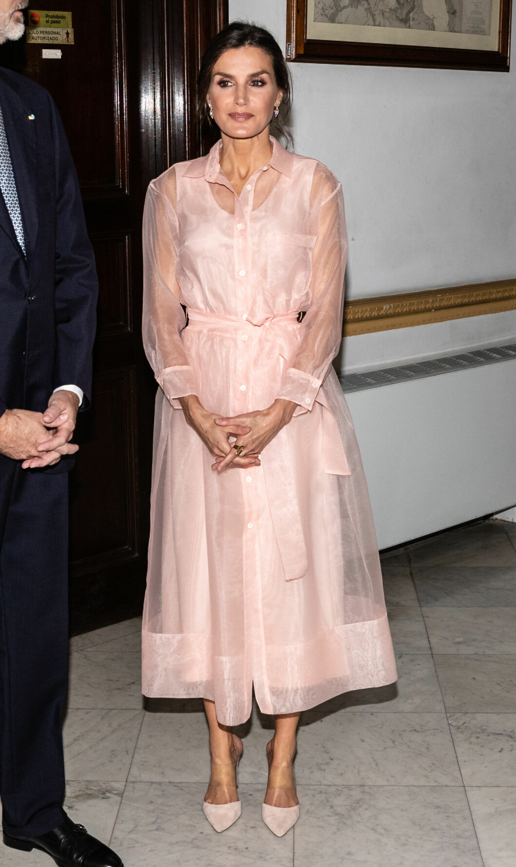 Drottning Letizia i klänning från Maje. Credit: HeavenLM. Letizia