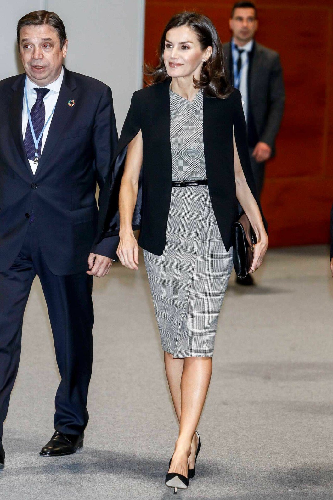 Letizia i rutig klänning från Hugo Boss. Credit: UFO No More.