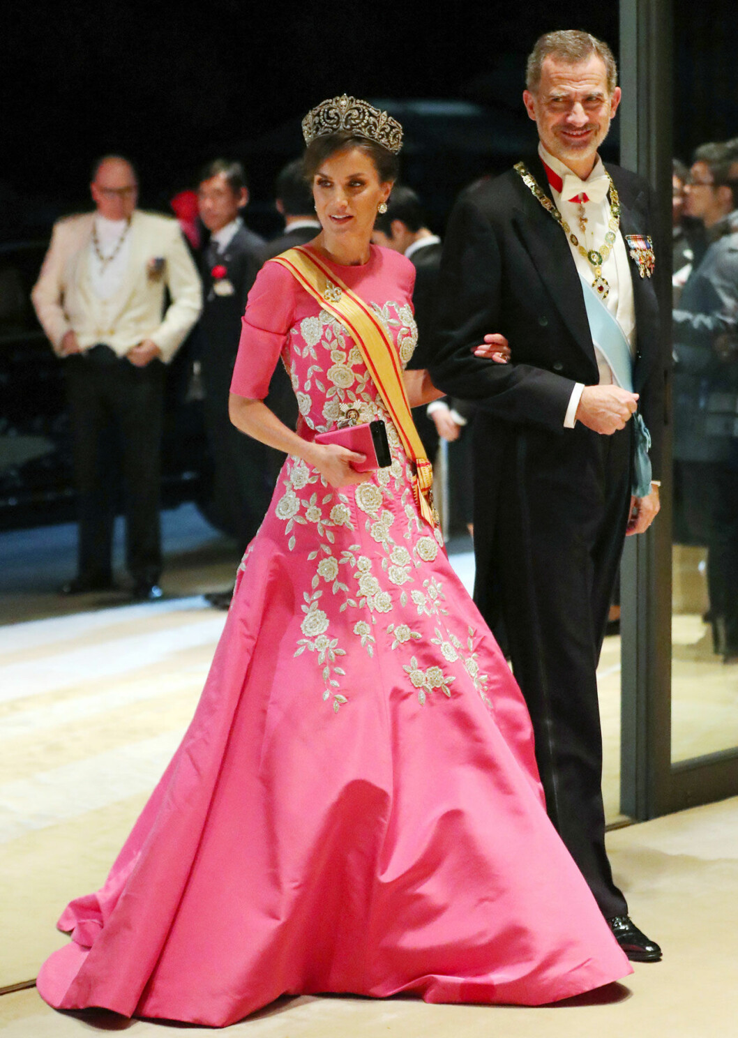 Spaniens drottning Letizia och kung Felipe. Kung Felipe och drottning Letizia firar kejsar Naruhito efter kröningen i Tokyo.