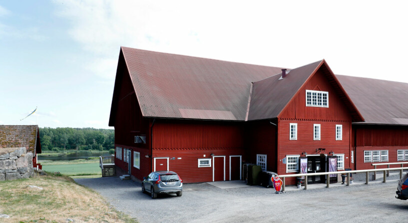Härifrån prisbelönta Lida Gård brukar kungaparet då och då beställa färdiglagat. Och Lida Gård ligger inte långt från Stenhammar. Lida Gård nära kungaparet på slottet Stenhammar